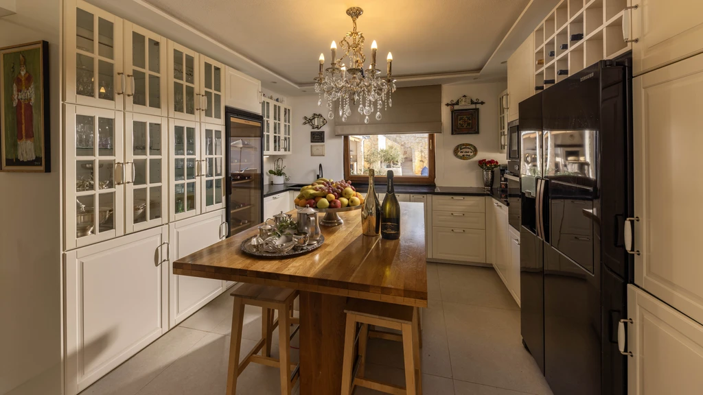 Orašac 7-Bedroom Villa with Heated Pool & Sea Views