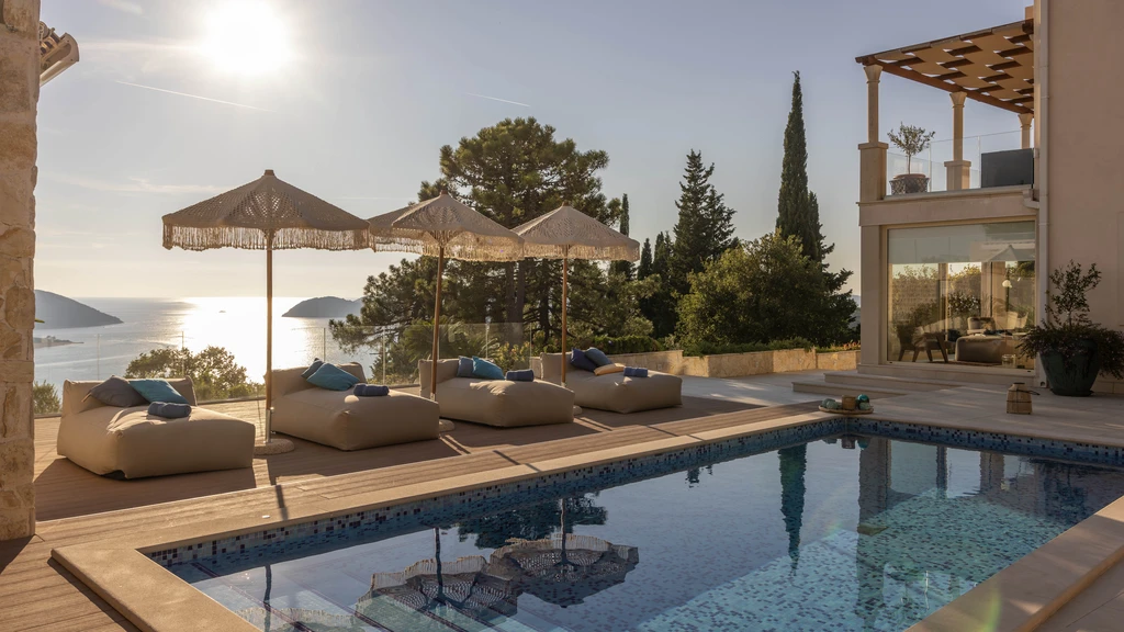 Orašac 7-Bedroom Villa with Heated Pool & Sea Views