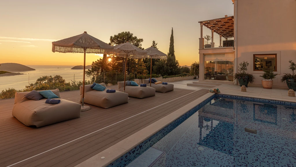 Orašac 7-Bedroom Villa with Heated Pool & Sea Views