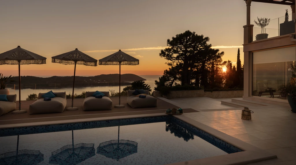 Orašac 7-Bedroom Villa with Heated Pool & Sea Views