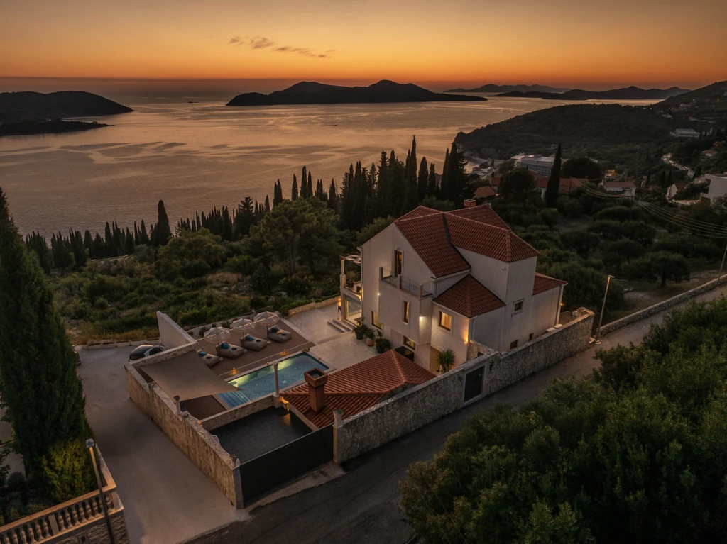 Orašac 7-Bedroom Villa with Heated Pool & Sea Views