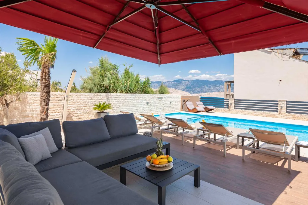 Villa in Pag for up to 14 Guests with 7 Bedrooms