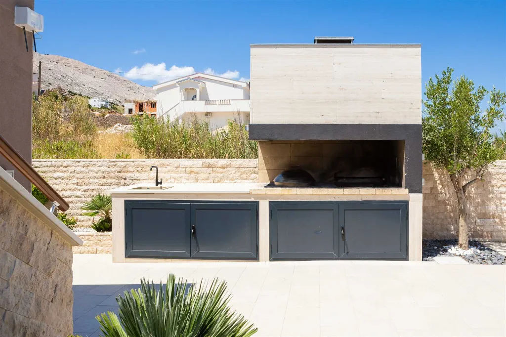 Villa in Pag for up to 14 Guests with 7 Bedrooms
