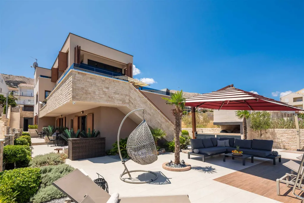 Villa in Pag for up to 14 Guests with 7 Bedrooms