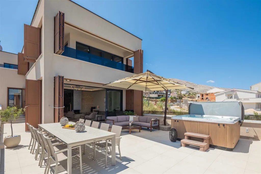 Villa in Pag for up to 14 Guests with 7 Bedrooms