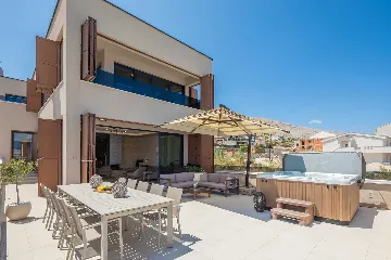 Villa in Pag for up to 14 Guests with 7 Bedrooms