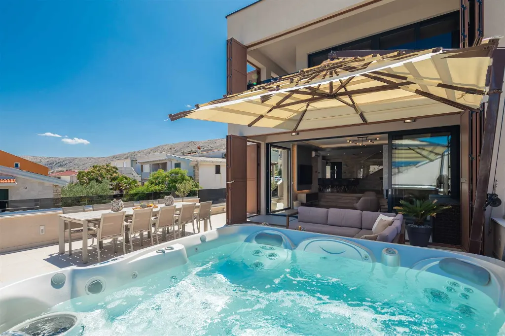 Villa in Pag for up to 14 Guests with 7 Bedrooms