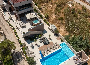 Villa in Pag for up to 14 Guests with 7 Bedrooms
