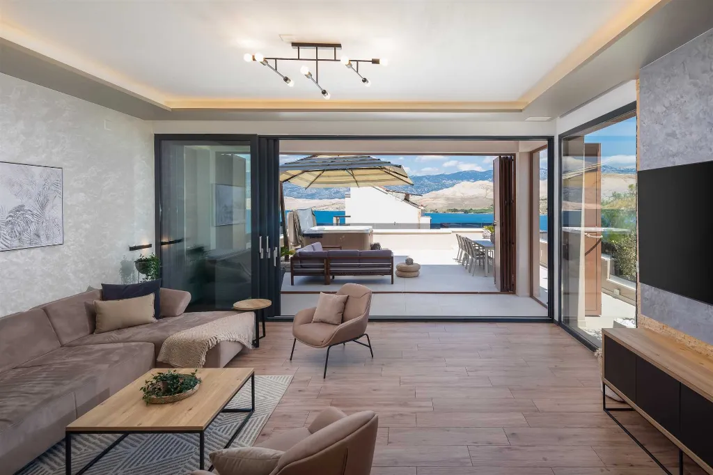 Villa in Pag for up to 14 Guests with 7 Bedrooms