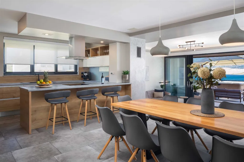Villa in Pag for up to 14 Guests with 7 Bedrooms