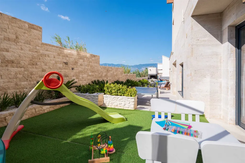 Villa in Pag for up to 14 Guests with 7 Bedrooms