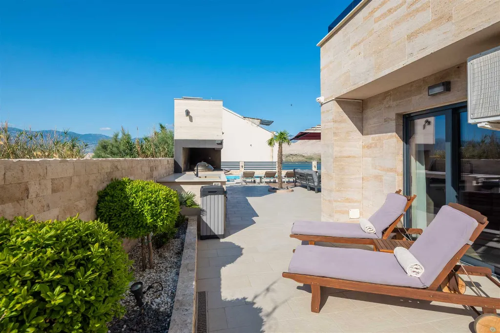 Villa in Pag for up to 14 Guests with 7 Bedrooms