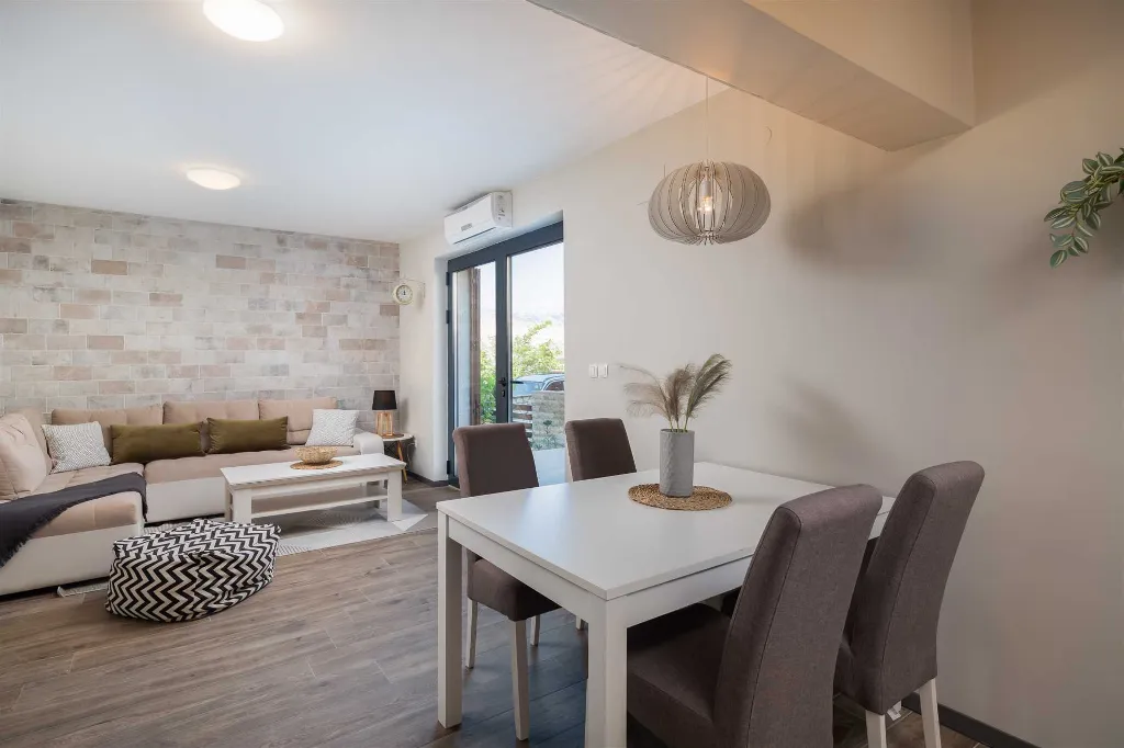 Villa in Pag for up to 14 Guests with 7 Bedrooms