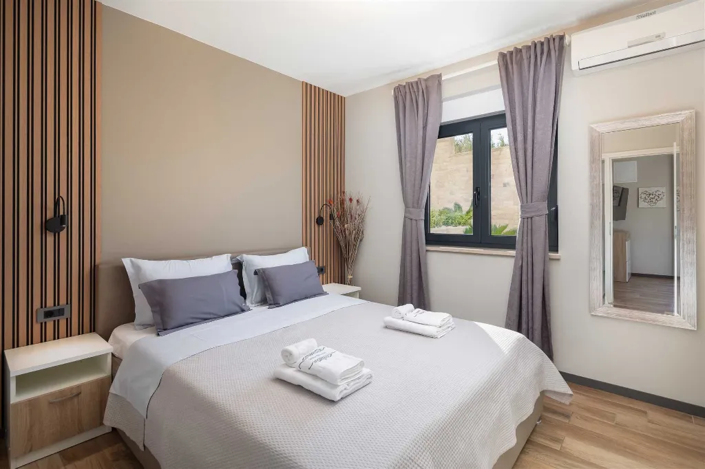 Villa in Pag for up to 14 Guests with 7 Bedrooms
