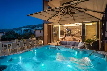 Villa in Pag for up to 14 Guests with 7 Bedrooms