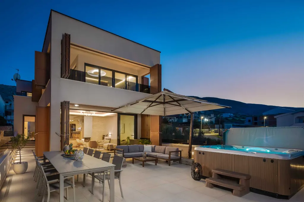 Villa in Pag for up to 14 Guests with 7 Bedrooms