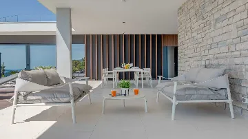 Villa for 8 Guests with Heated Pool in Primošten