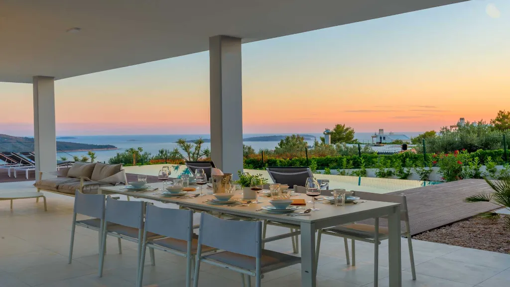Villa for 8 Guests with Heated Pool in Primošten