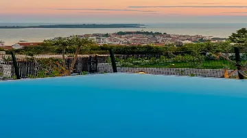 Villa for 8 Guests with Heated Pool in Primošten