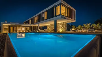 Villa for 8 Guests with Heated Pool in Primošten