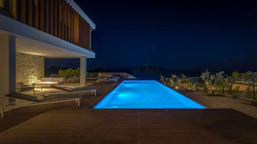 Villa for 8 Guests with Heated Pool in Primošten