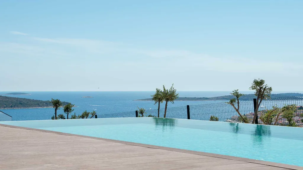 Villa for 8 Guests with Heated Pool in Primošten
