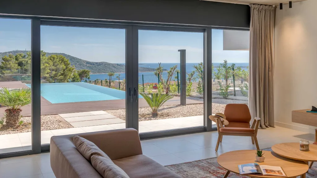 Villa for 8 Guests with Heated Pool in Primošten