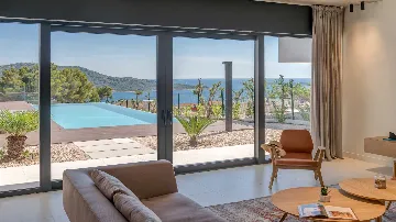 Villa for 8 Guests with Heated Pool in Primošten