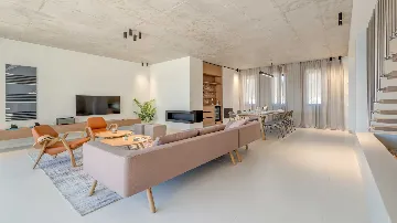 Villa for 8 Guests with Heated Pool in Primošten