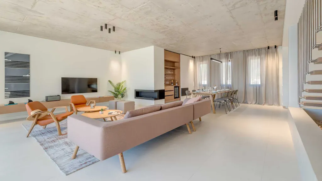 Villa for 8 Guests with Heated Pool in Primošten