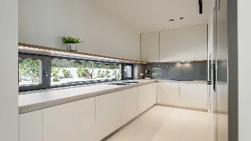 Villa for 8 Guests with Heated Pool in Primošten