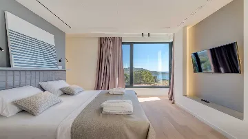 Villa for 8 Guests with Heated Pool in Primošten