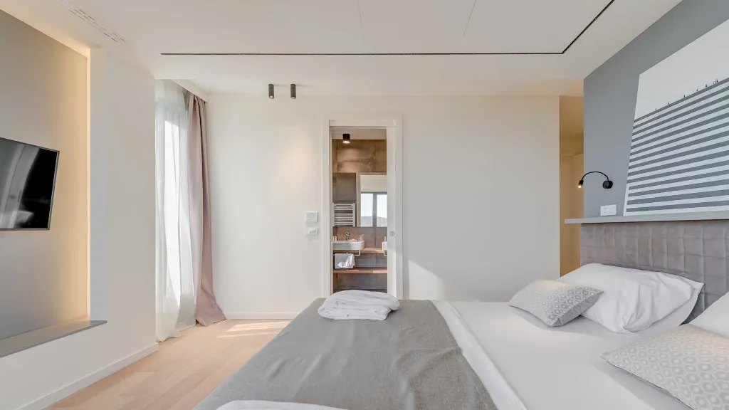 Villa for 8 Guests with Heated Pool in Primošten