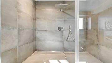 Villa for 8 Guests with Heated Pool in Primošten