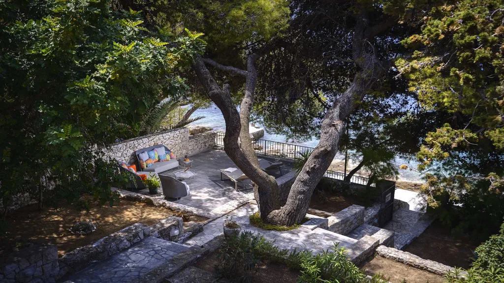 3-Bedroom Villa with Direct Beach Access in Hvar