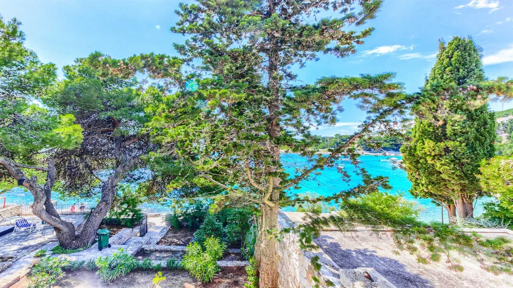 3-Bedroom Villa with Direct Beach Access in Hvar