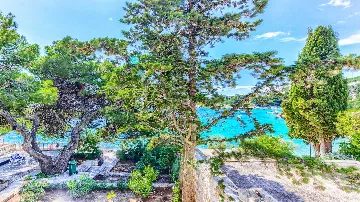 3-Bedroom Villa with Direct Beach Access in Hvar