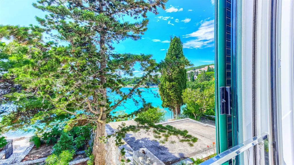 3-Bedroom Villa with Direct Beach Access in Hvar