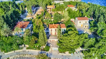 3-Bedroom Villa with Direct Beach Access in Hvar