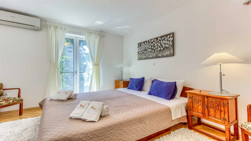 3-Bedroom Villa with Direct Beach Access in Hvar