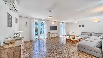 3-Bedroom Villa with Direct Beach Access in Hvar