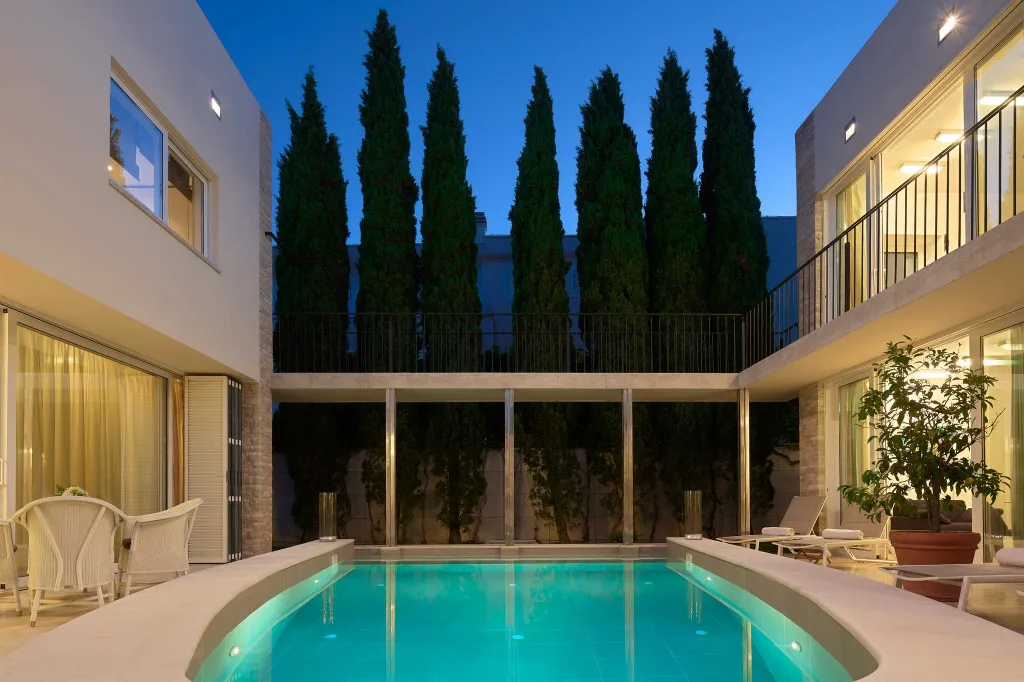 Villa in Bol for 16 Guests with Heated Pool