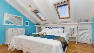 4-Bedroom Villa in Knežica for Up to 8 Guests