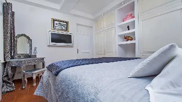 4-Bedroom Villa in Knežica for Up to 8 Guests