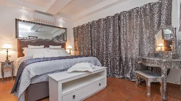 4-Bedroom Villa in Knežica for Up to 8 Guests