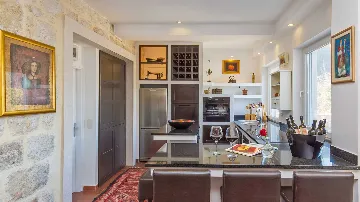 4-Bedroom Villa in Knežica for Up to 8 Guests