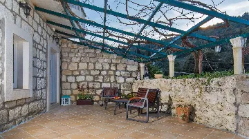 4-Bedroom Villa in Knežica for Up to 8 Guests