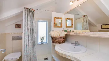 4-Bedroom Villa in Knežica for Up to 8 Guests