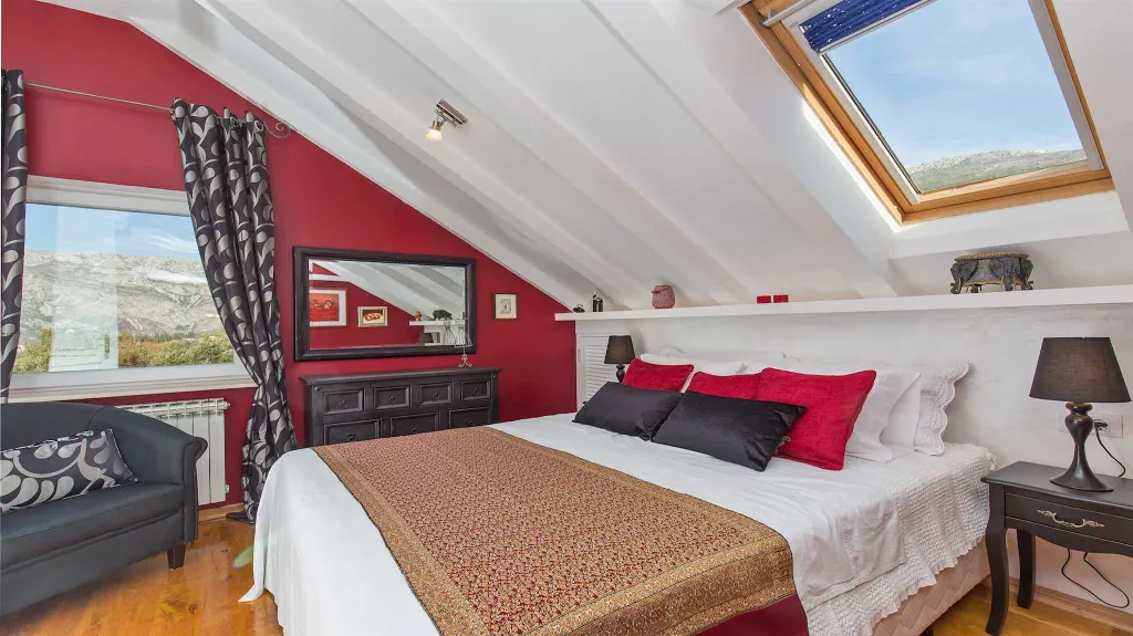 4-Bedroom Villa in Knežica for Up to 8 Guests