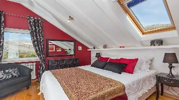 4-Bedroom Villa in Knežica for Up to 8 Guests